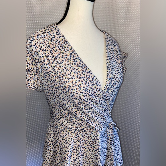 Women’s MONTEAU Los Angeles V neck peplum top size Large - Picture 2 of 9